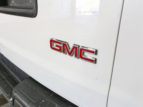 Used 2024 GMC Savana 2500 w/ Driver Convenience Package image 10
