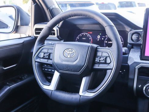 Used 2025 Toyota Tacoma Trailhunter image 21