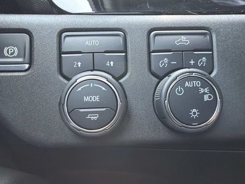 Used 2025 Chevrolet Silverado 1500 LT AWD/4WD image 31