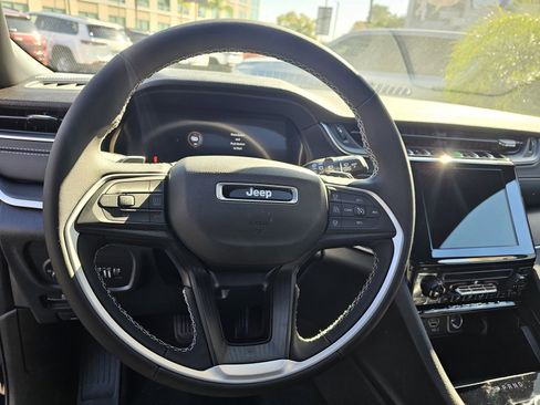 New 2025 Jeep Grand Cherokee L Laredo image 23