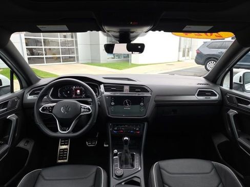 Used 2024 Volkswagen Tiguan SEL R-Line AWD/4WD image 23