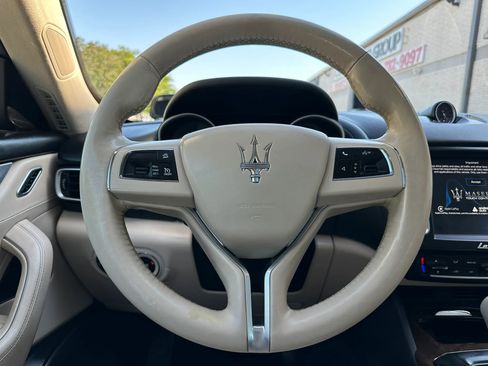 Used 2017 Maserati Levante AWD/4WD image 34