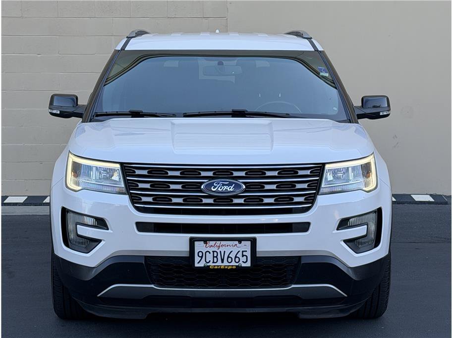 Used 2016 Ford Explorer XLT w/ Equipment Group 201A FWD image 2