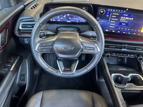 Used 2025 Chevrolet Traverse Z71 AWD/4WD image 17
