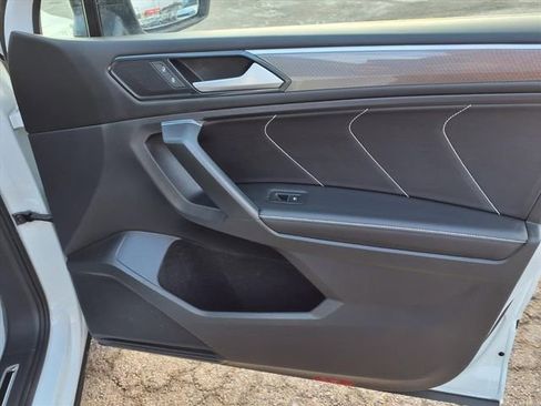 Used 2023 Volkswagen Tiguan SE R-Line image 92