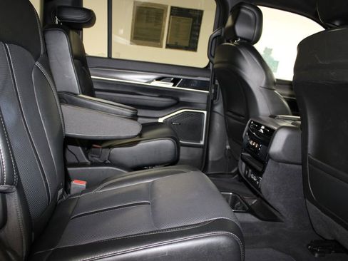 Used 2024 Jeep Wagoneer Series III image 34