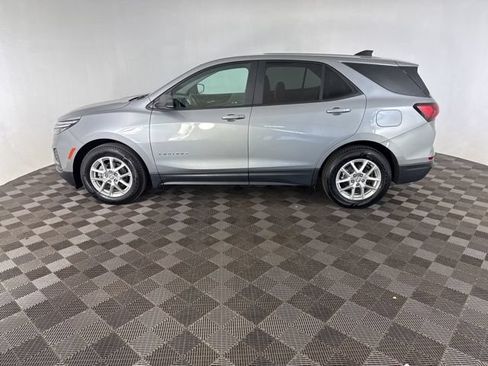 Used 2023 Chevrolet Equinox LS w/ LS Convenience Package FWD image 2