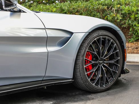 Used 2023 Aston Martin V8 Vantage Roadster RWD image 9