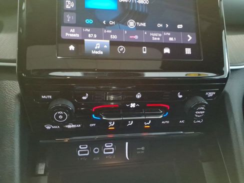 Used 2024 Jeep Grand Cherokee Altitude image 23