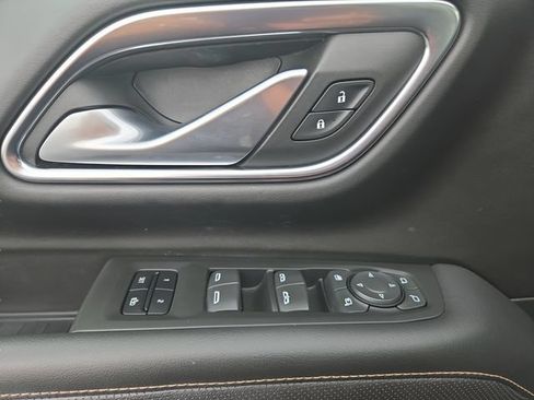 Used 2022 GMC Yukon XL AT4 w/ Technology Package AWD/4WD image 19
