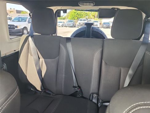 Used 2015 Jeep Wrangler Unlimited Sahara w/ Connectivity Group image 19