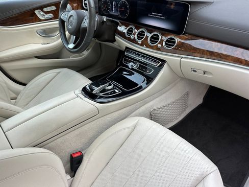 Used 2018 Mercedes-Benz E 300 4MATIC image 15