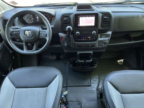 Used 2025 RAM ProMaster 2500 w/ Convenience Group FWD image 3