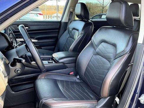 Used 2023 Nissan Pathfinder Platinum image 10