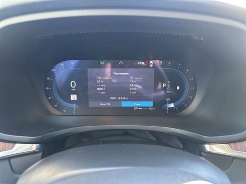 Certified 2025 Volvo V60 B5 Cross Country Plus image 26