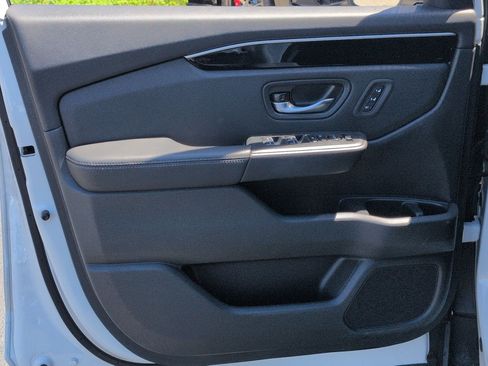 Used 2025 Honda Pilot Touring image 14