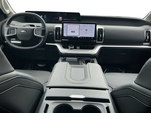 Certified 2026 Ford Expedition Platinum w/ Driver's Package AWD/4WD image 12