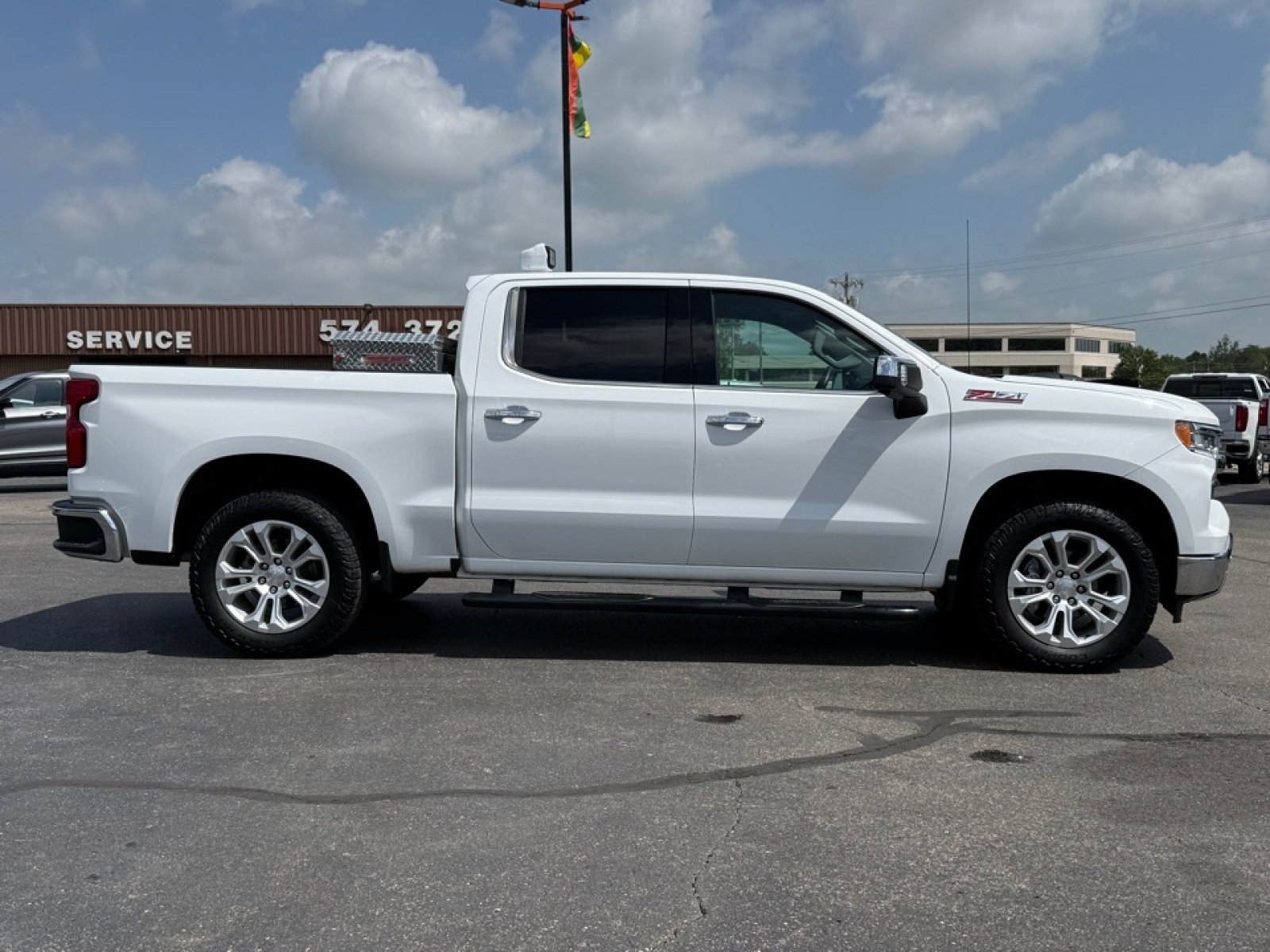 Used 2023 Chevrolet Silverado 1500 LTZ w/ LTZ Convenience Package II AWD/4WD image 9
