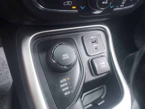 Used 2021 Jeep Compass Latitude w/ Convenience Group AWD/4WD image 17