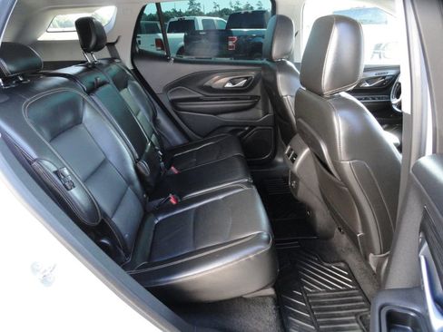 Used 2019 GMC Terrain SLT w/ Preferred Package FWD image 7