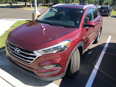 Used 2017 Hyundai Tucson SE FWD image 2