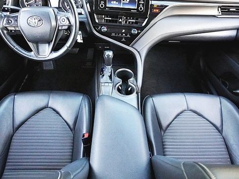 Used 2022 Toyota Camry SE image 19