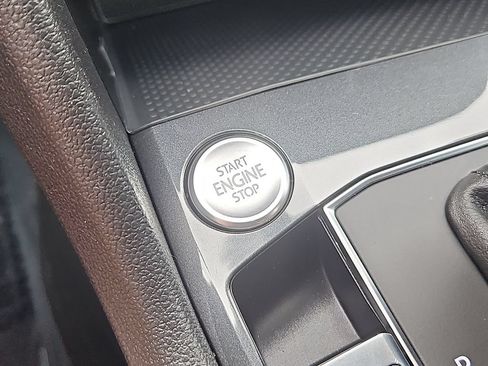 Used 2019 Volkswagen Tiguan SEL AWD/4WD image 24