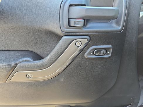 Used 2016 Jeep Wrangler Unlimited Sport image 12