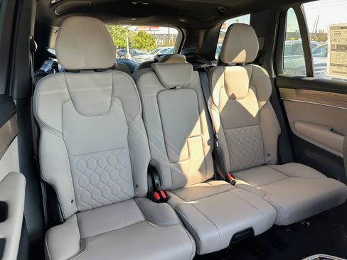New 2026 Volvo XC90 B6 Plus w/ Protection Package Premier image 11