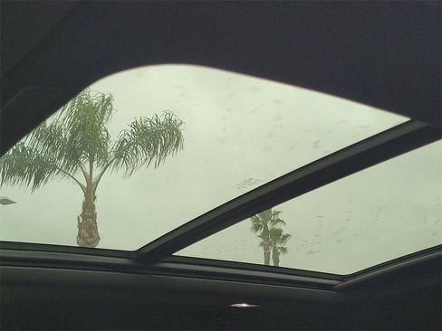 Used 2025 Cadillac Escalade ESV Premium Luxury image 18