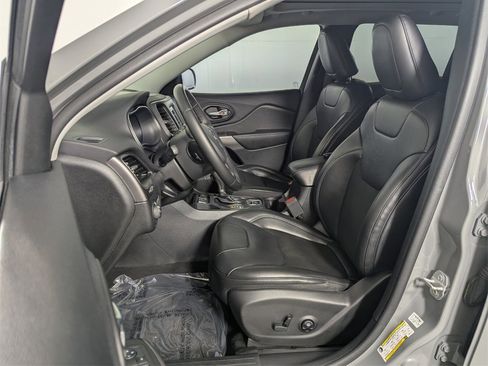 Used 2020 Jeep Cherokee Latitude Plus image 12