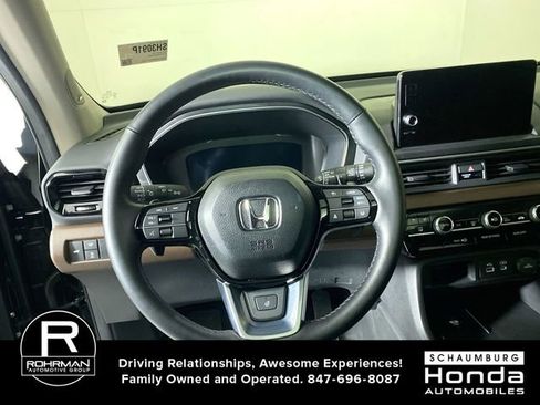 Used 2025 Honda Pilot Elite image 12
