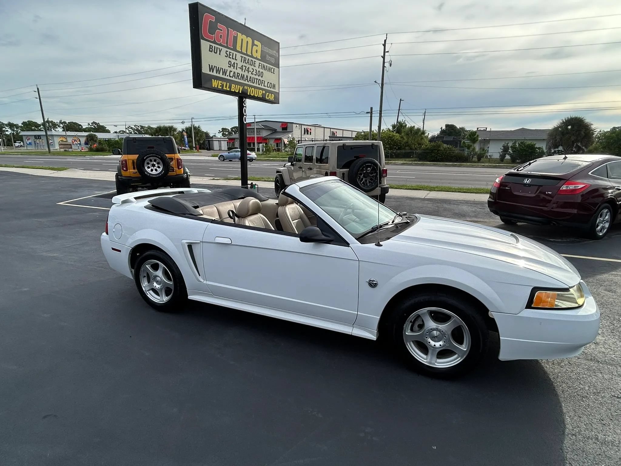 Used 2004 Ford Mustang Convertible RWD image 1