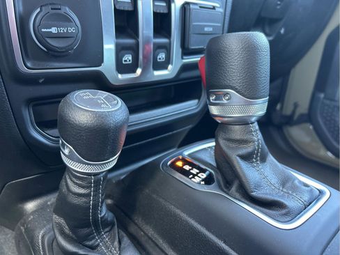 Certified 2025 Jeep Wrangler Sport AWD/4WD image 18