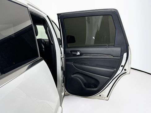 Used 2020 Jeep Grand Cherokee Overland RWD image 31