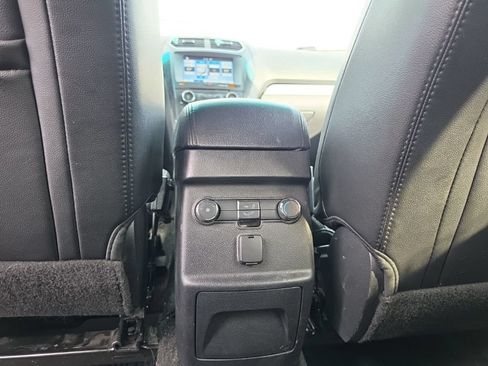 Used 2017 Ford Explorer XLT w/ Equipment Group 202A AWD/4WD image 21