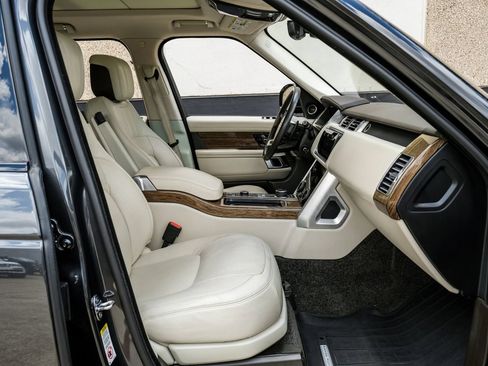 Used 2019 Land Rover Range Rover Supercharged AWD/4WD image 31