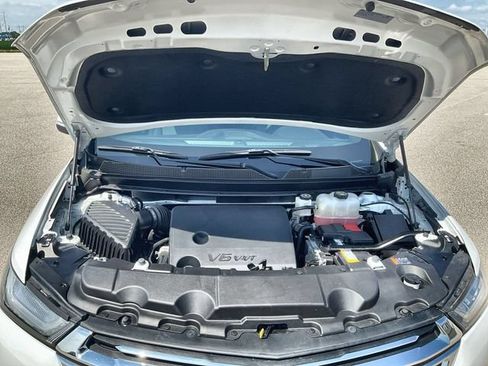 Used 2022 Chevrolet Traverse LT FWD image 34