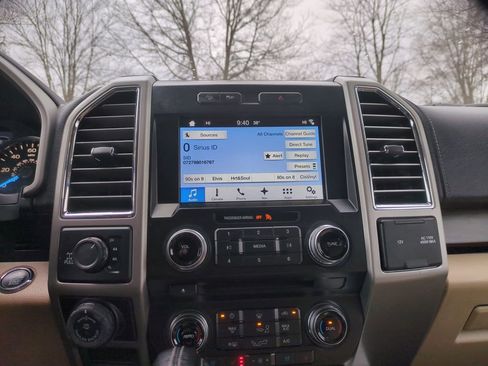 Used 2016 Ford F150 Lariat w/ Equipment Group 502A Luxury image 10