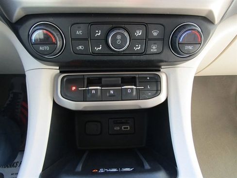 Used 2020 GMC Acadia Denali w/ Technology Package image 40