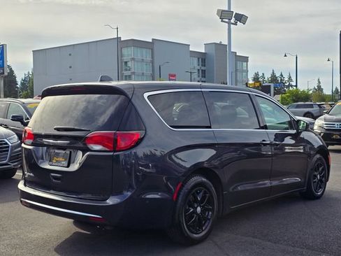 Used 2020 Chrysler Pacifica Touring w/ Advanced Safetytec Group FWD image 6