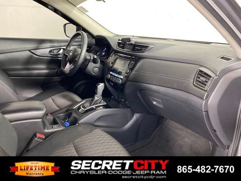 Used 2020 Nissan Rogue SV w/ Premium Package AWD/4WD image 31
