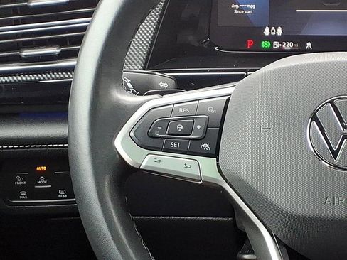 Used 2024 Volkswagen Atlas Cross Sport SEL Premium R-Line image 25