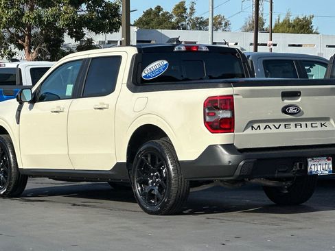 Certified 2025 Ford Maverick Lariat w/ Black Appearance Package image 8