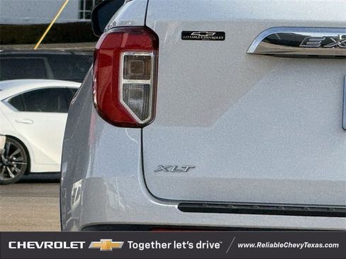 Used 2021 Ford Explorer XLT w/ Equipment Group 202A image 9