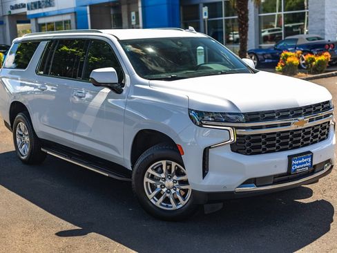 Used 2022 Chevrolet Suburban LS AWD/4WD image 2