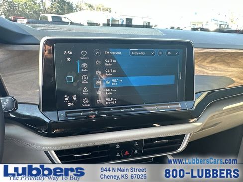 Used 2025 Volkswagen Atlas SE AWD/4WD image 16