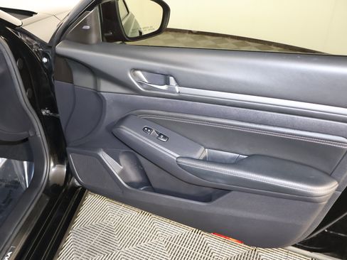 Used 2019 Nissan Altima 2.0 Edition One image 40