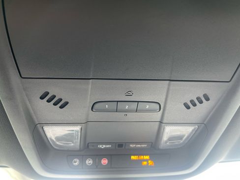 Used 2022 Buick Enclave Premium image 21