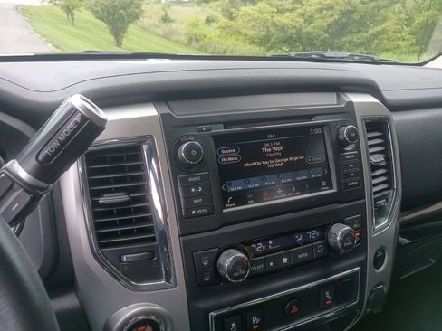 Used 2019 Nissan Titan SV w/ SV Convenience Package RWD image 11